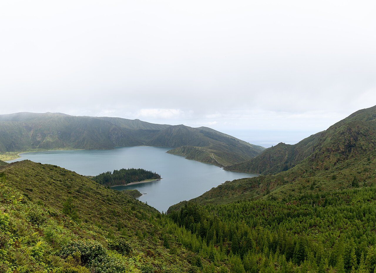El mirador sobre la Lagoa do Fogo, uno de los imprescindibles que ver en Azores