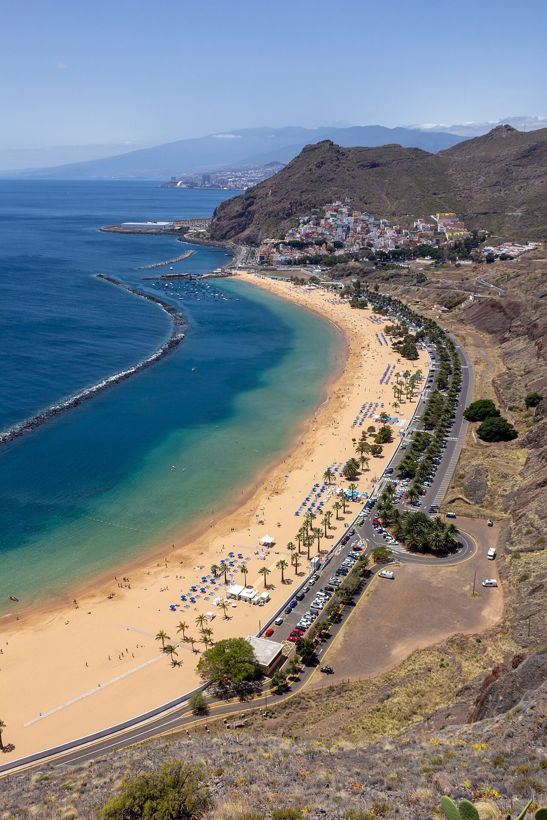 Qué ver en San Andrés: la Playa de Las Teresitas y su arena dorada