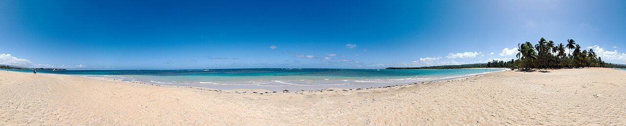 Playa de aguas turquesas en Las Terrenas, uno de los grandes atractivos de Samaná