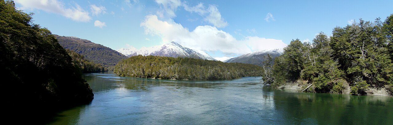 Los lagos turquesa del Parque Nacional Los Alerces, imprescindibles cerca de Esquel