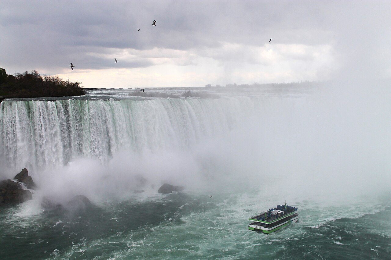 El barco Maid of the Mist, imprescindible al visitar las Cataratas del Niágara