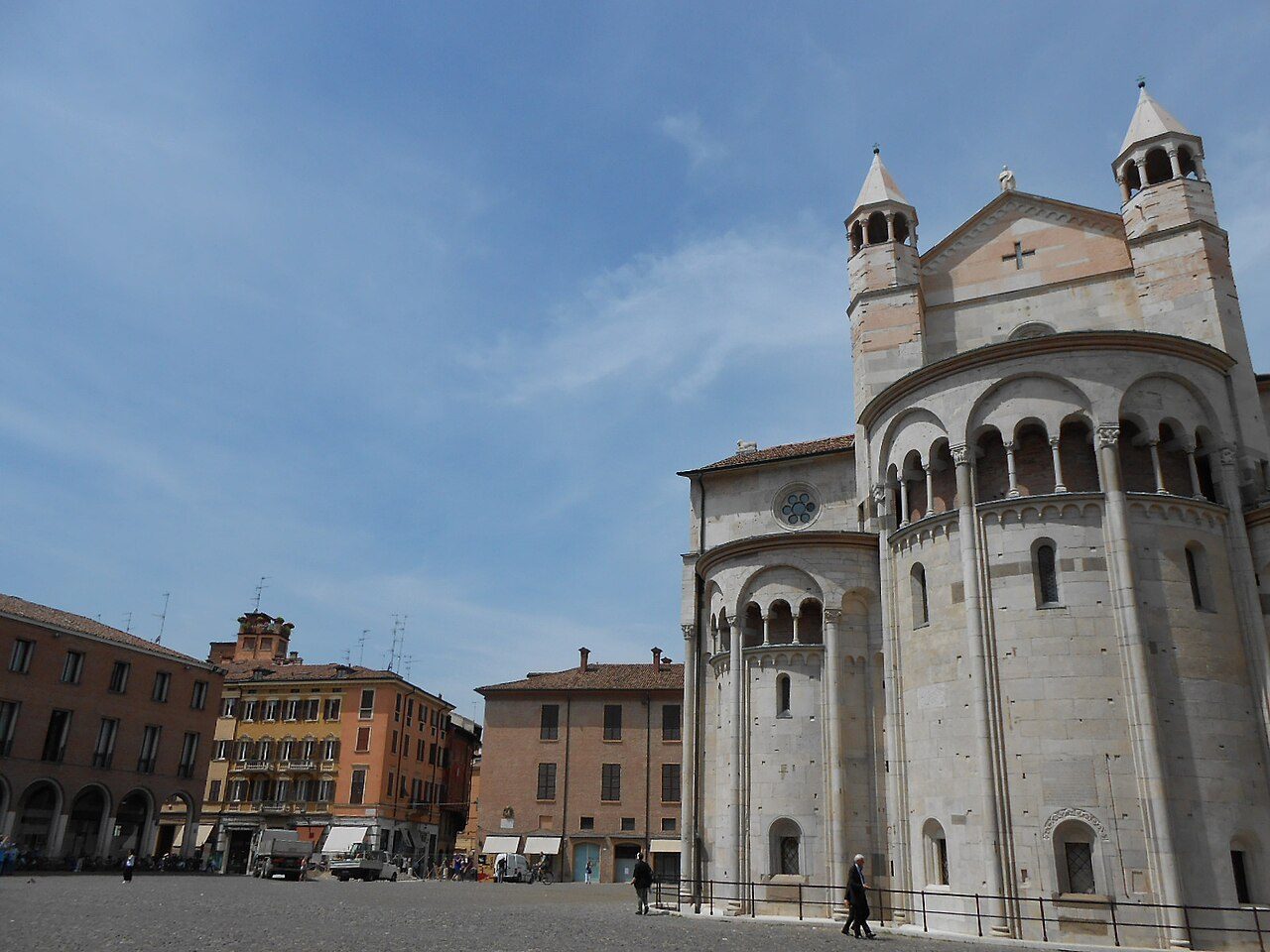 La Piazza Grande y el Duomo, corazón de qué ver en Módena