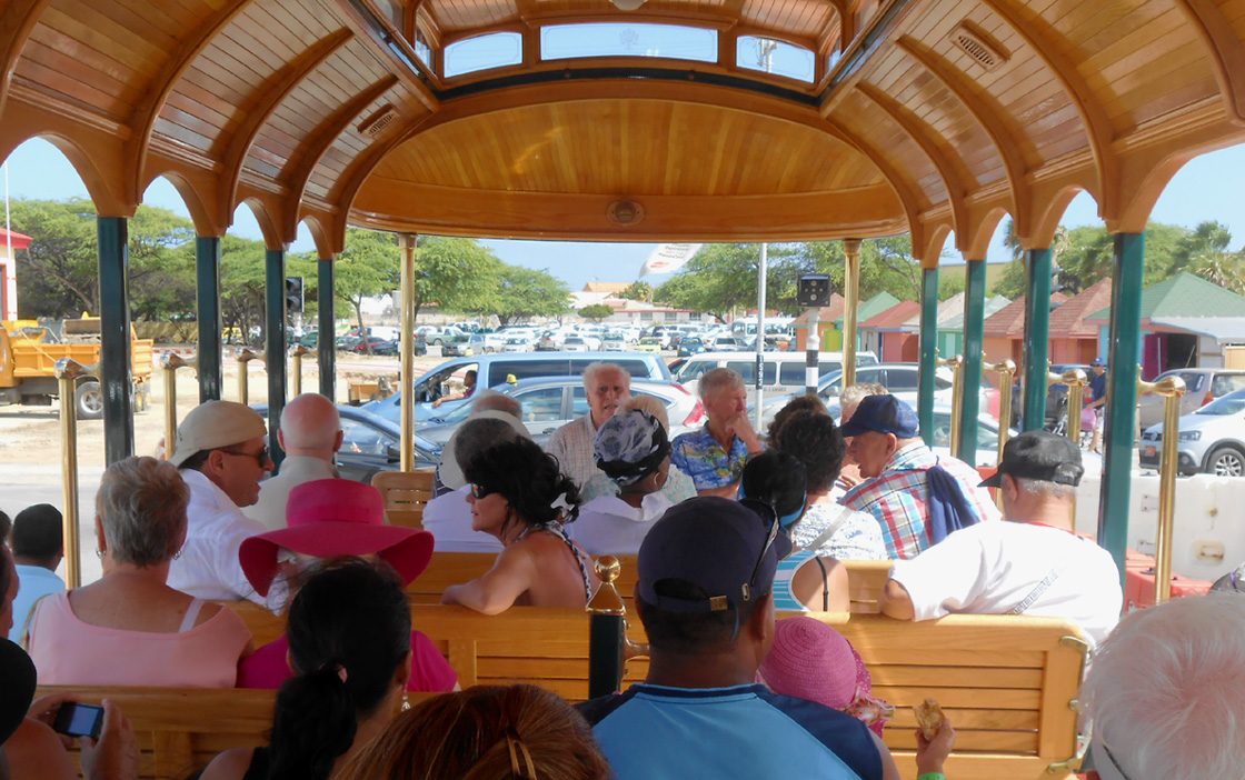 La animada Main Street, una parada obligada al visitar Oranjestad