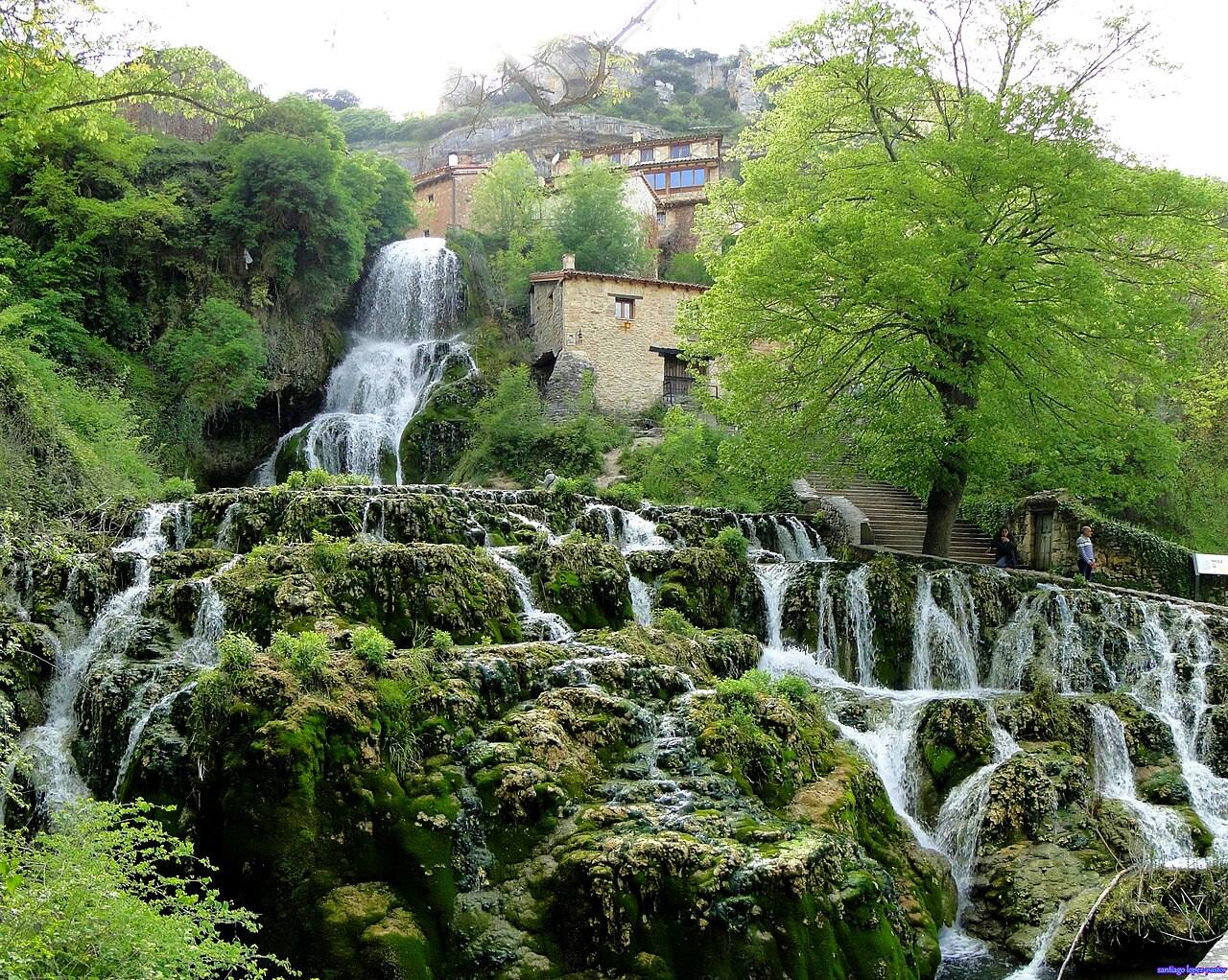 Orbaneja del Castillo, uno de los pueblos imprescindibles que ver en la provincia de Burgos.
