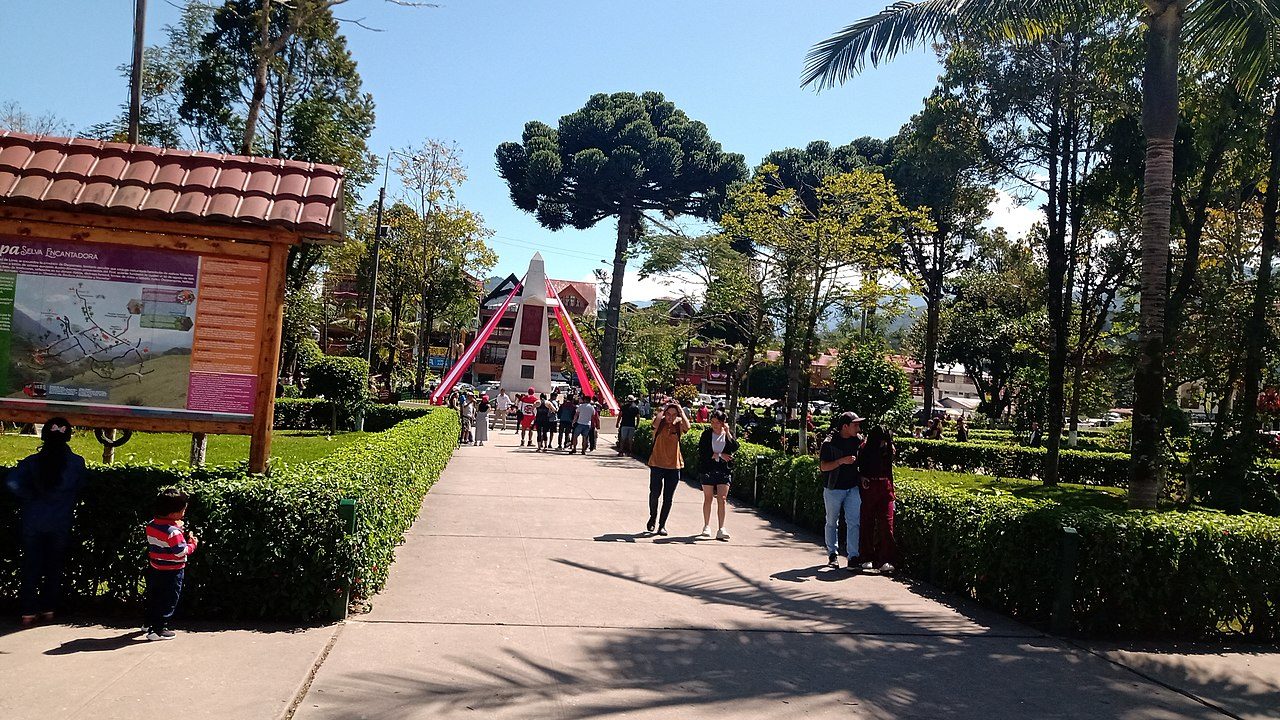 La Plaza de Armas, centro cultural de qué ver en Oxapampa