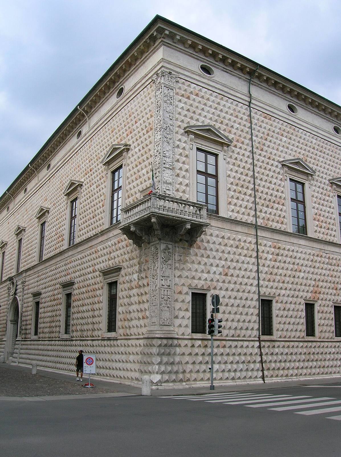 El Palazzo dei Diamanti, parada obligada en qué ver en Ferrara