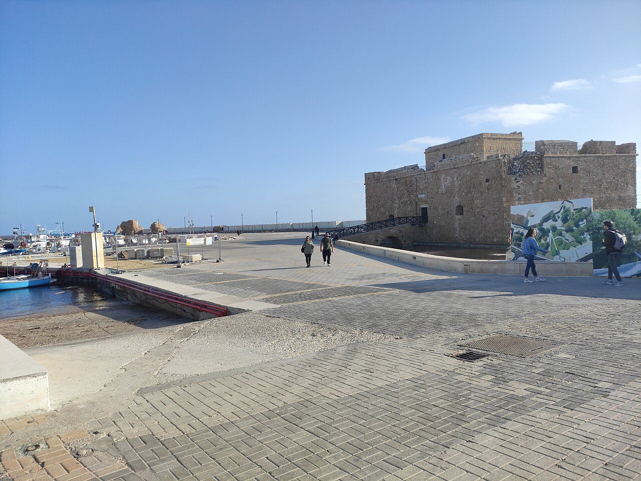 Qué ver en Pafos: el castillo medieval junto al puerto pesquero
