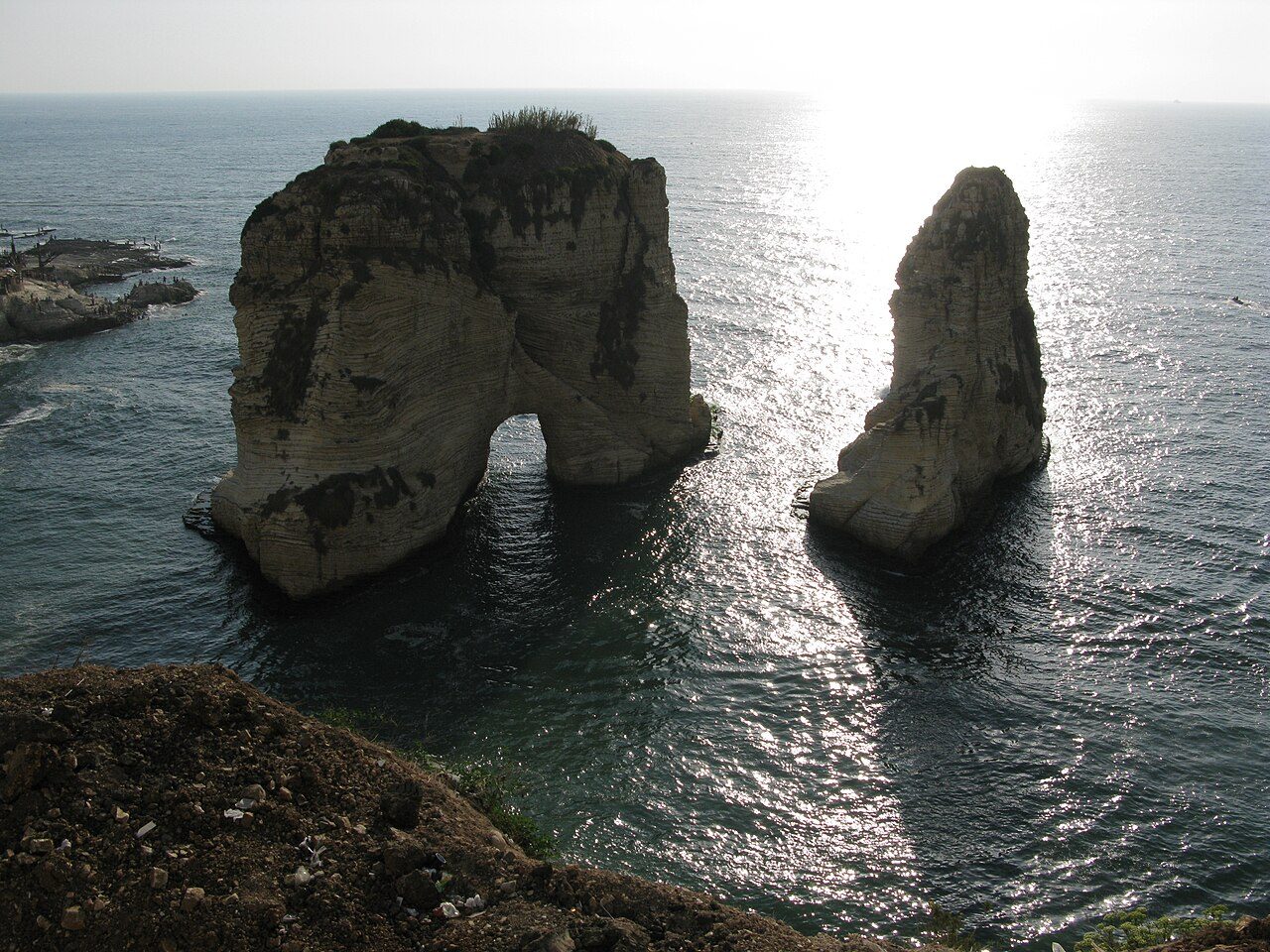 Las Pigeon Rocks al atardecer, imagen imprescindible que ver en Beirut