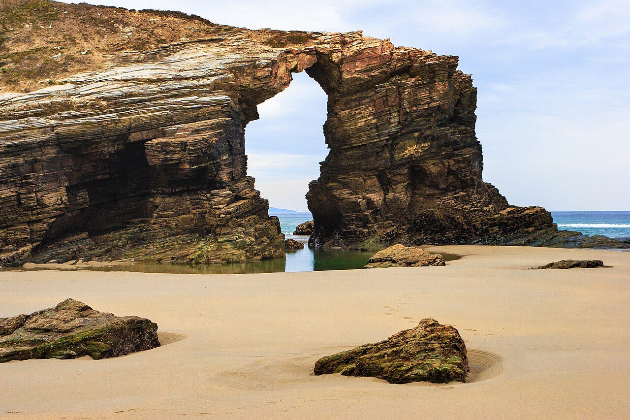 La Playa de las Catedrales, uno de los lugares imprescindibles que ver en Lugo