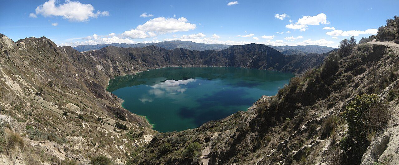 Excursiones de un día en Baños Agua Santa: el cráter turquesa de la laguna Quilotoa.