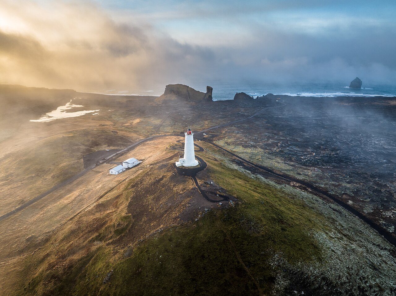 El faro y la costa de Reykjanes, planes gratis imprescindibles cerca de Grindavik