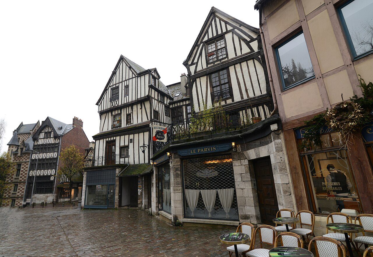 Casas de entramado de madera del casco antiguo, esencia de qué ver en Ruan