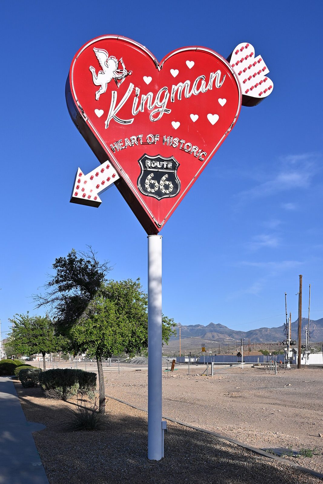 Cartel de la Ruta 66 a su paso por Kingman, Arizona.