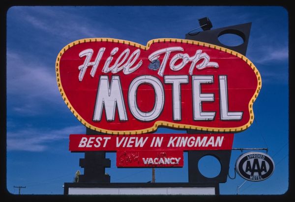 Cartel de la Ruta 66 a su paso por Kingman, Arizona.