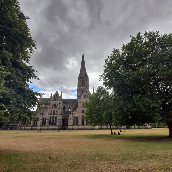 La catedral de Salisbury y su aguja de 123 metros, la más alta del Reino Unido