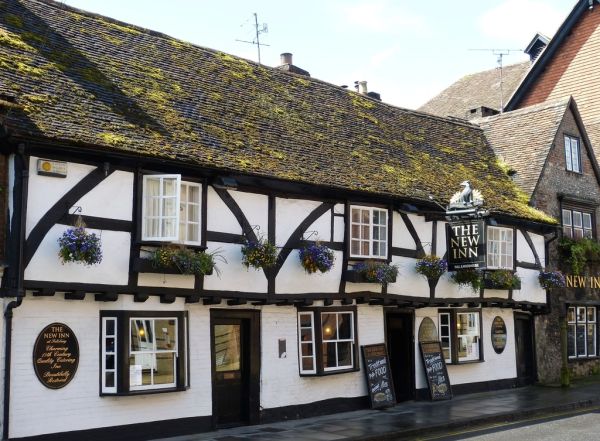 Calles de aire medieval en Salisbury, punto de partida para descubrir qué ver en la ciudad