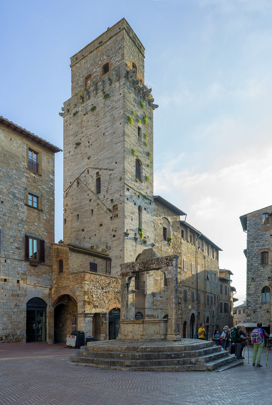 La Piazza della Cisterna, parada obligada de qué ver en San Gimignano