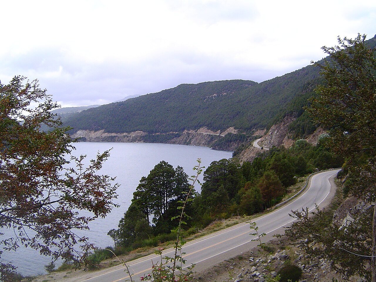 Vistas del lago Lácar, una postal imprescindible de qué ver en San Martín de los Andes
