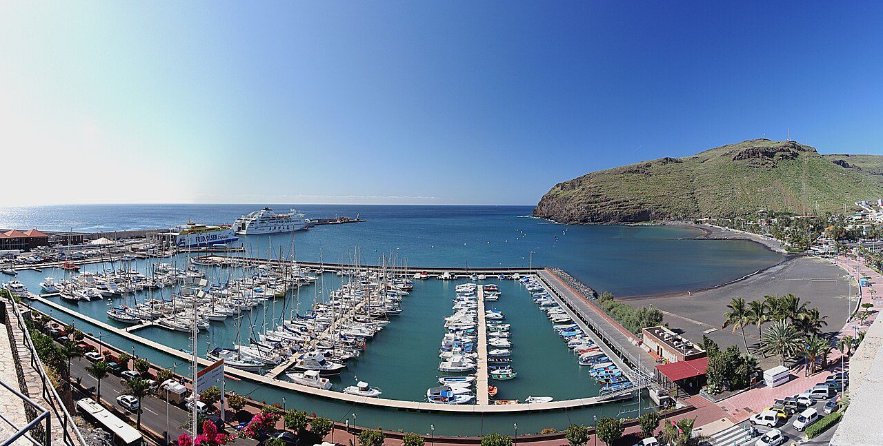 Vistas del puerto de San Sebastián de La Gomera, puerta de entrada a la isla