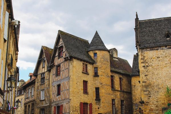 Calles empedradas del casco antiguo, lo primero que ver en Sarlat