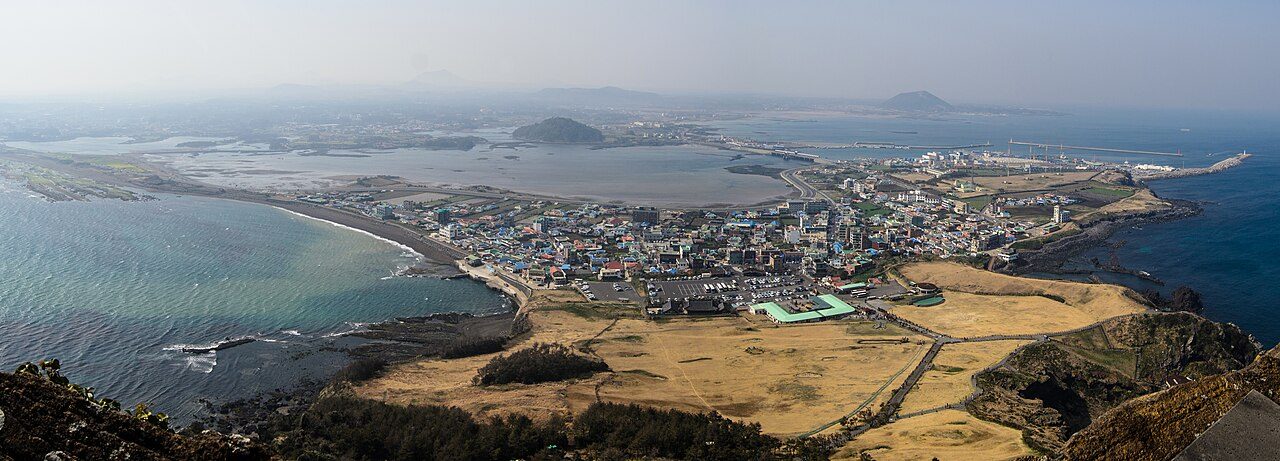 Seongsan Ilchulbong al amanecer, uno de los imprescindibles que ver en Jeju