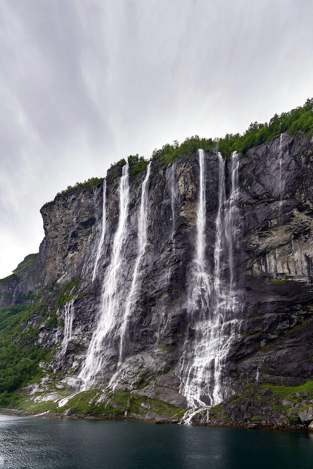 La cascada de las Siete Hermanas, parada obligada al ver el fiordo de Geiranger