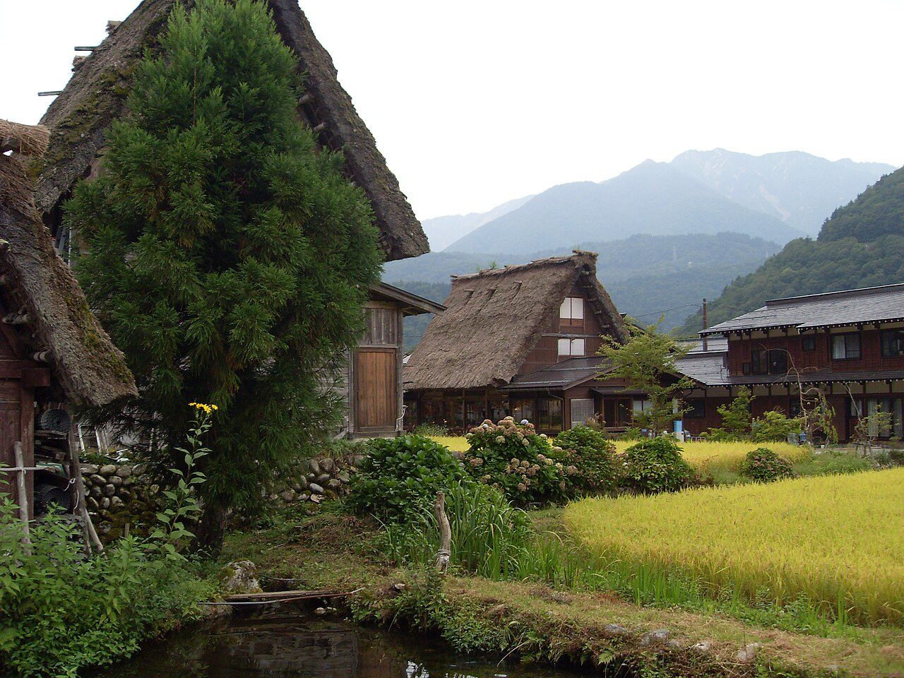 Aldea de Shirakawa-go, una de las excursiones de un día en Nagoya más populares