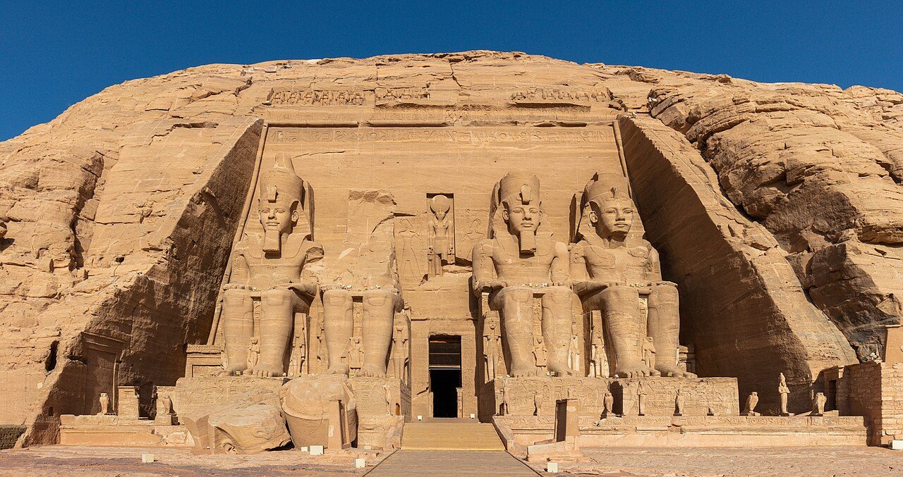 Los colosos de Abu Simbel, la excursión más espectacular desde Asuán
