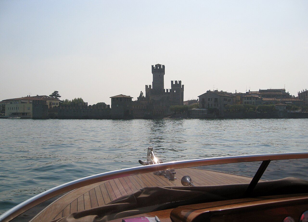 Vista aérea de Sirmione, imprescindible que ver en el Lago di Garda
