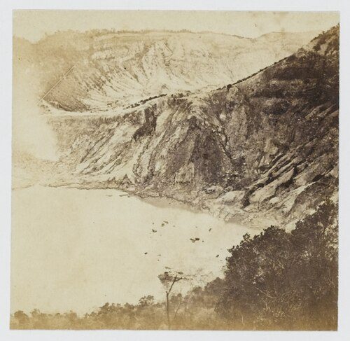 El cráter humeante del Tangkuban Perahu, parada clásica al visitar Bandung