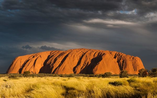 Excursiones de un día en Yulara: el atardecer sobre Uluru es el momento estrella.