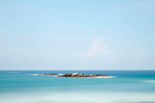 La bahía protegida de Unawatuna, uno de los grandes reclamos de qué ver en Unawatuna