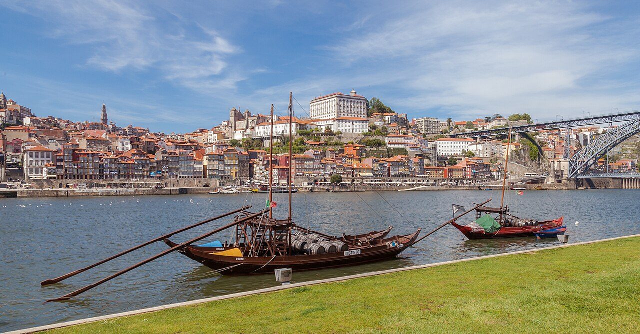 Las bodegas de vino de Oporto en la ribera, imprescindibles que ver en Vila Nova de Gaia