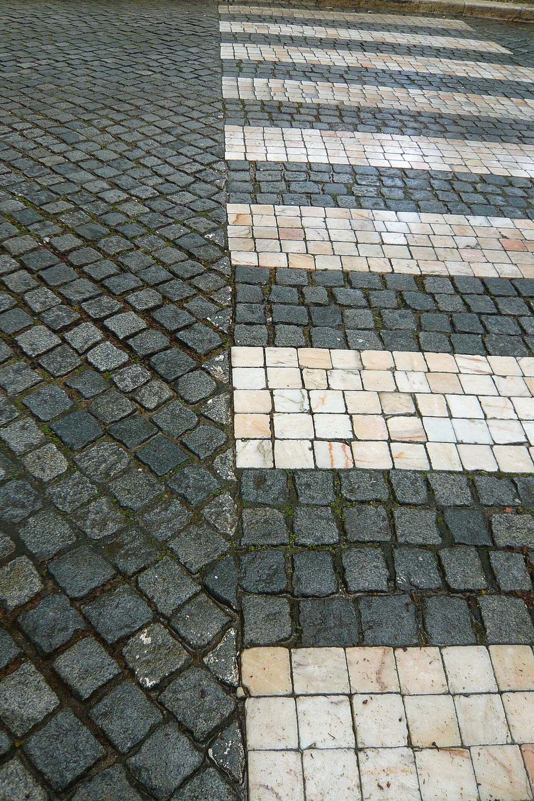 Calles empedradas de Vila Viçosa, la capital del mármol del Alentejo