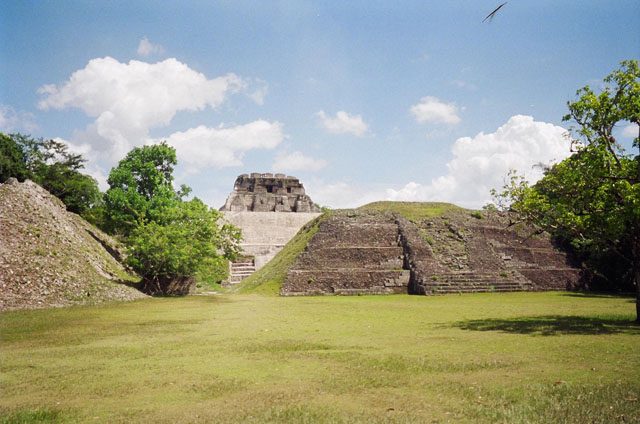 Templo de El Castillo, una de las excursiones de un día en San Ignacio más populares.