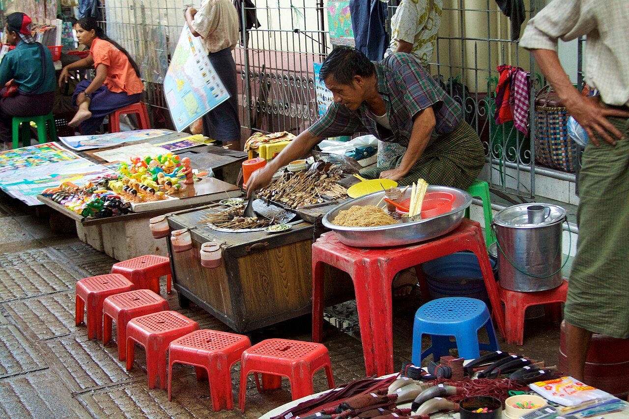 Comida callejera, uno de los grandes placeres de qué ver y probar en Rangún