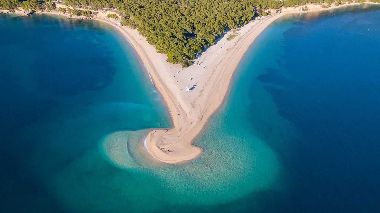 Excursiones de un día en Brac: la playa de Zlatni Rat en Bol