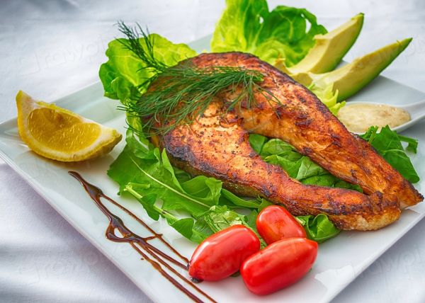 Pescado fresco a la plancha, un imprescindible de qué comer en Esauira