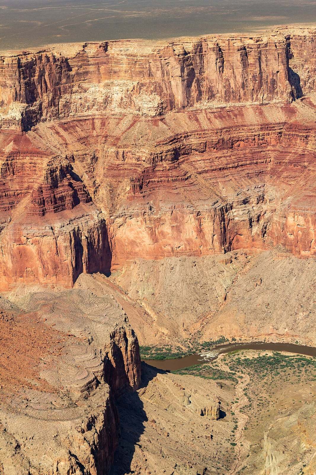 Sobrevolar en helicóptero es uno de los grandes planes que hacer en el Gran Cañón West Rim.