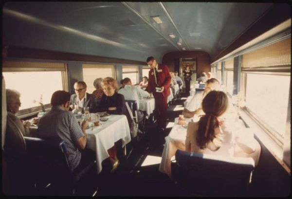 Vagones restaurados convertidos en restaurantes, una experiencia gastronómica única en Canfranc