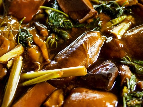 El arroz con bogavante, uno de los sabores imprescindibles al descubrir qué comer en Cabo de Gata