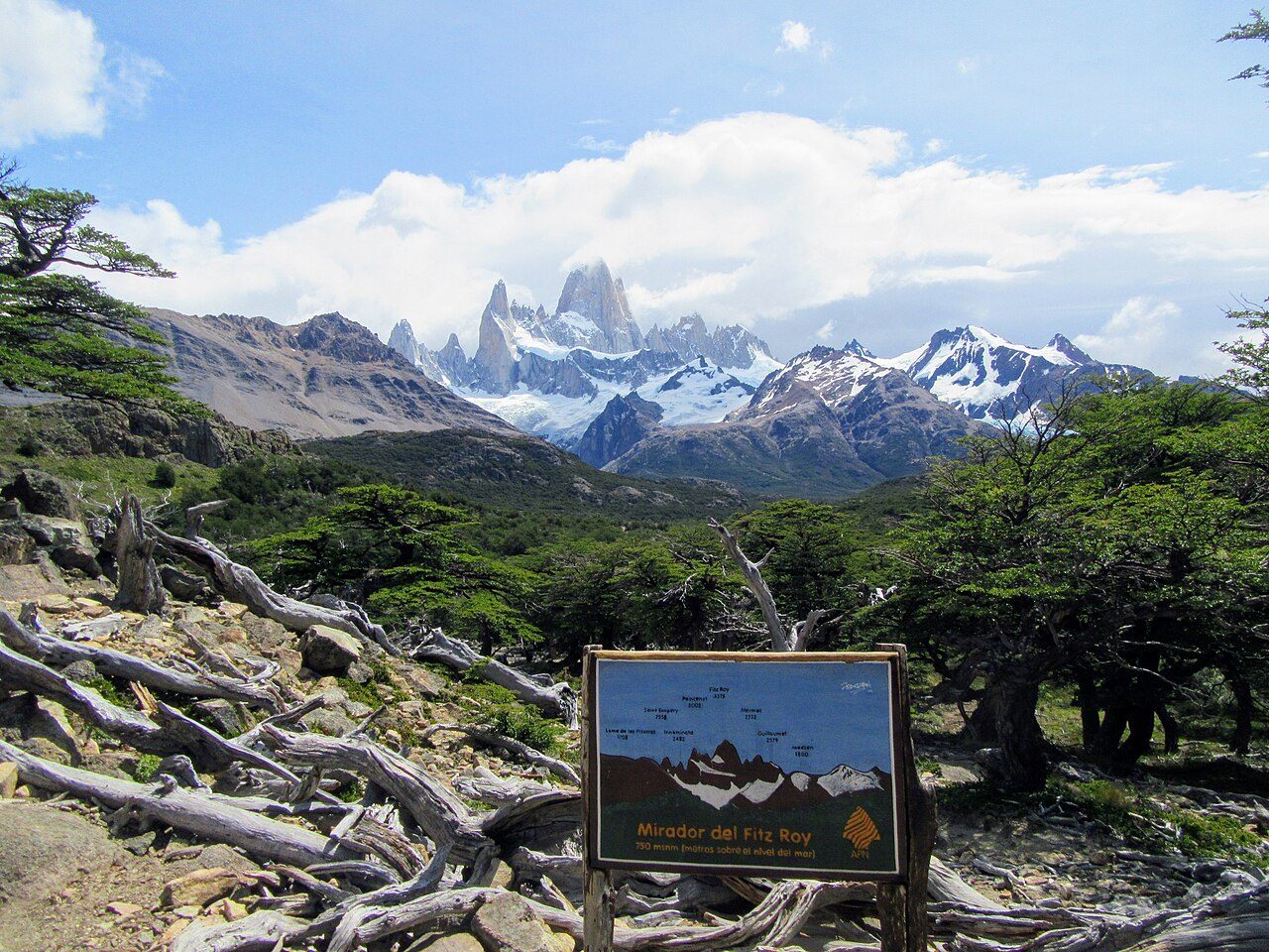 Desde los miradores de Los Antiguos se dimensiona toda la geografía patagónica