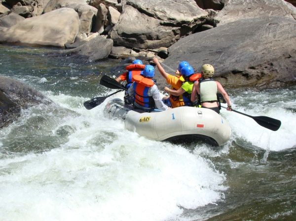 Rafting en el Noguera Pallaresa, la actividad estrella de Llavorsí