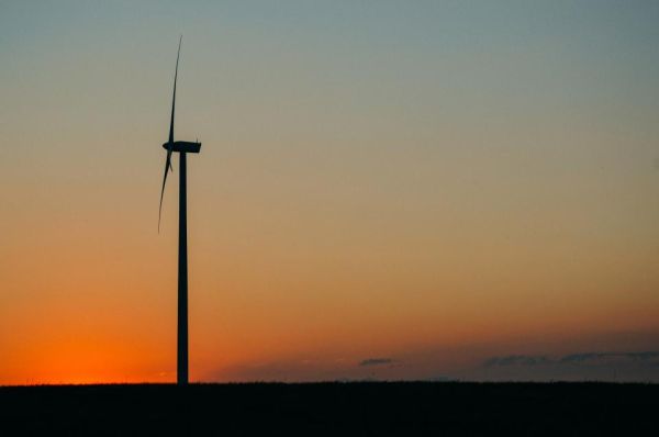 Atardecer entre los molinos del Cerro de la Paz, plan imprescindible que hacer en Campo de Criptana