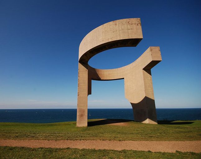 El Elogio del Horizonte, el imprescindible que ver en Gijón por excelencia