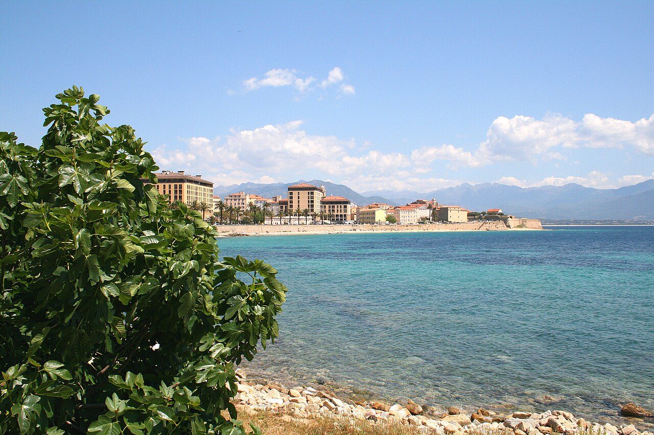 Callejear por el casco antiguo, uno de los planes gratis que ver en Ajaccio