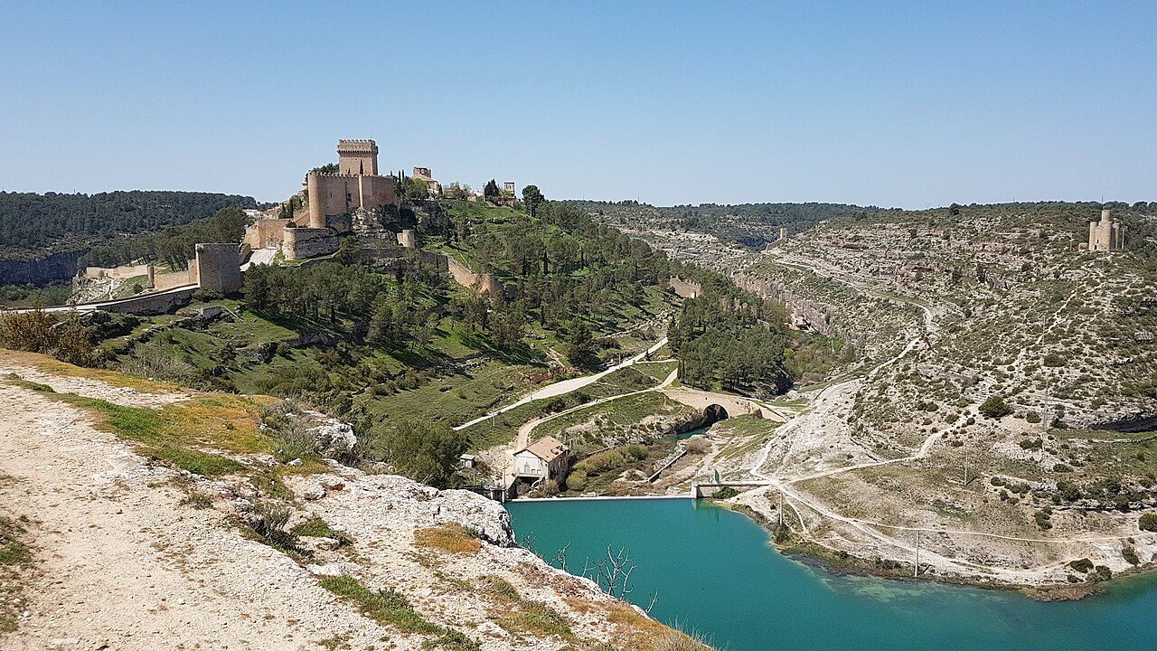 Vista panorámica de Alarcón, la villa medieval fortificada de Cuenca