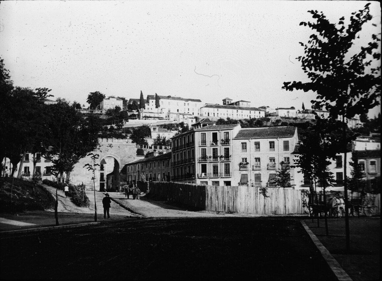 Las calles empedradas del barrio del Albaicín, otro imprescindible que ver en Campo de Criptana