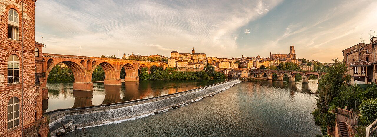 Panorámica de Albi, la ciudad episcopal de ladrillo rosado que hay que ver en Occitania