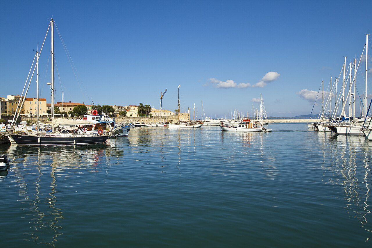 Atardecer en el puerto de Alguer, un plan gratis imprescindible en tu viaje.